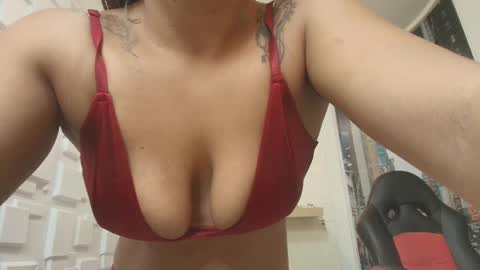 Snapshot of melisa_garcia chatting on 15, 10, 2025 Melissa online show from 15, 10, 2025