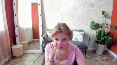 Snapshot of melissa_199 chatting on 29, 9, 2025 Sophia online show from 29, 9, 2025