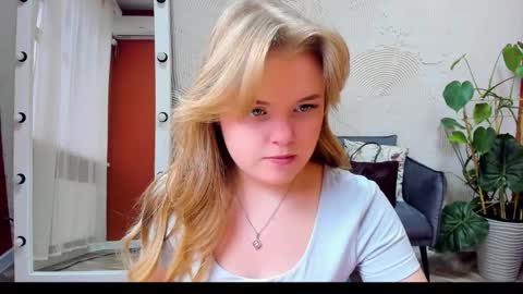 Snapshot of melissa_199 chatting on 23, 10, 2025 Sophia online show from 23, 10, 2025