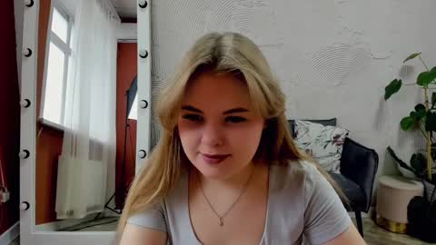 Snapshot of melissa_199 chatting on 9, 11, 2025 Sophia online show from 9, 11, 2025
