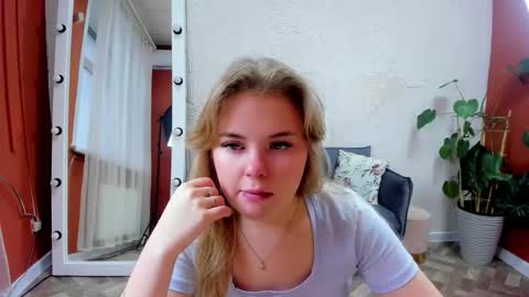 Snapshot of melissa_199 chatting on 25, 11, 2025 Sophia online show from 25, 11, 2025
