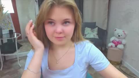 Snapshot of melissa_199 chatting on 4, 12, 2025 Sophia online show from 4, 12, 2025