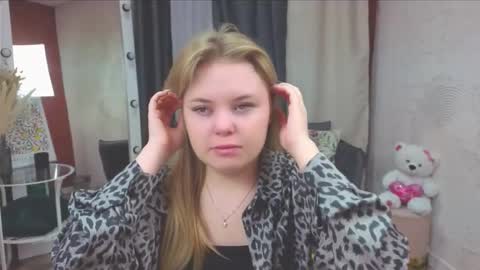 Snapshot of melissa_199 chatting on 5, 12, 2025 Sophia online show from 5, 12, 2025