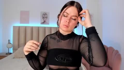 Snapshot of melissa_es chatting on 8, 11, 2025 melissa_es online show from 8, 11, 2025