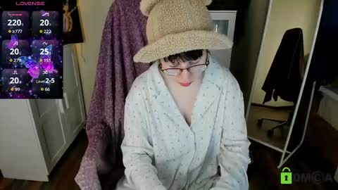 Snapshot of melissa_wells chatting on 9, 9, 2025 Melissa online show from 9, 9, 2025