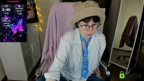 Snapshot of melissa_wells chatting on 3, 10, 2025 Melissa online show from 3, 10, 2025