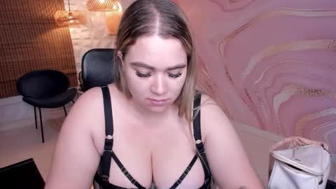 Snapshot of melissalabx69 chatting on 8, 10, 2025 MELISSA online show from 8, 10, 2025
