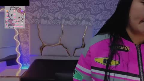 Snapshot of mellani_tay chatting on 5, 11, 2025 Mellani online show from 5, 11, 2025