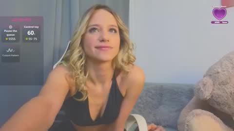 Snapshot of mellisakim chatting on 10, 10, 2025 Mellisa online show from 10, 10, 2025