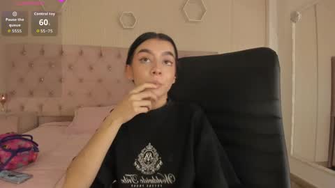 Snapshot of mellove_ chatting on 13, 5, 2026 Mel online show from 13, 5, 2026