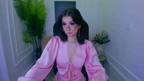 Snapshot of mellsawertyq chatting on 12, 11, 2025 mellsawertyq online show from 12, 11, 2025