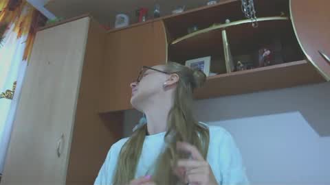 Melly online show from 17, 2, 2025