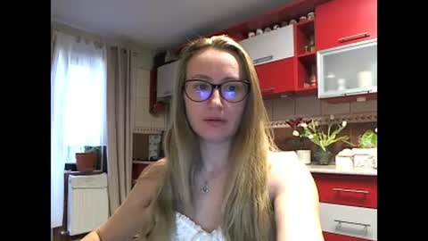 Melly online show from 4, 3, 2025