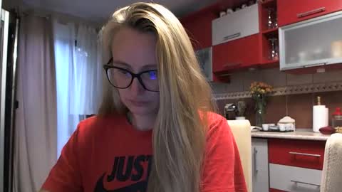 Melly online show from 12, 9, 2025