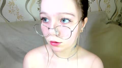 MelMooon online show from 5, 1, 2026