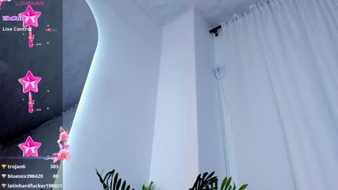 Snapshot of melody_blake16 chatting on 30, 12, 2024 online show from 30, 12, 2024