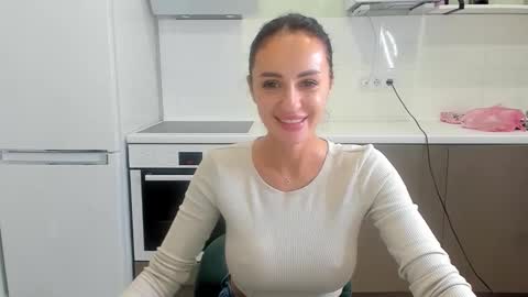 Snapshot of melodyhewit chatting on 1, 10, 2025 Masha online show from 1, 10, 2025