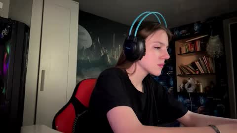 Hi Im Aria 18 years old online show from 22, 9, 2025