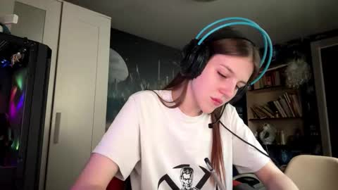 Hi Im Aria 18 years old online show from 25, 9, 2025