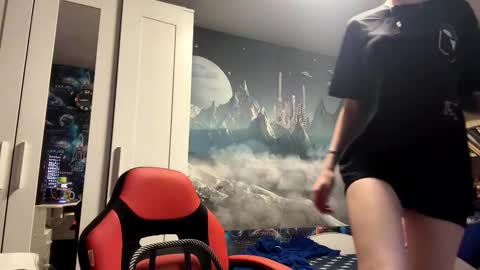 Hi Im Aria 18 years old online show from 10, 10, 2025