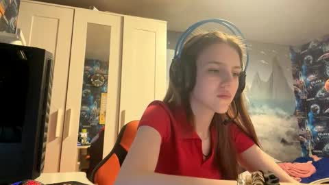 Hi Im Aria 18 years old online show from 16, 10, 2025