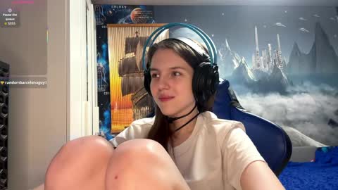 Hi Im Aria 18 years old online show from 20, 4, 2026