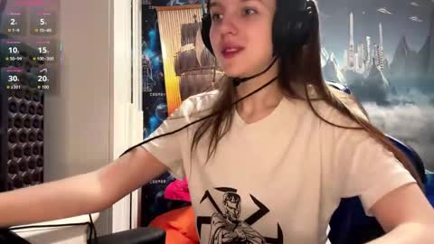 Hi Im Aria 18 years old online show from 23, 4, 2026