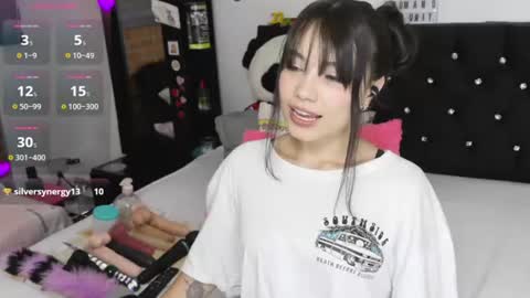 Snapshot of mena_hicks chatting on 16, 7, 2026 Heart online show from 16, 7, 2026
