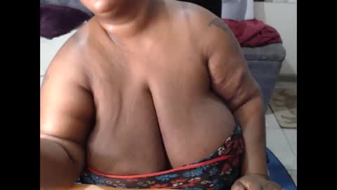 Snapshot of mency1980 chatting on 18, 11, 2025 bigboobsass online show from 18, 11, 2025