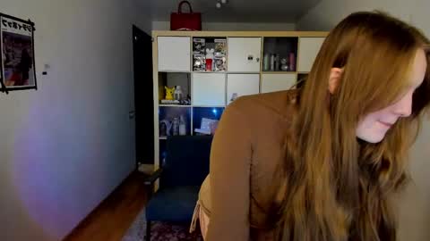 Snapshot of meow_k1tty chatting on 28, 4, 2026 Flora Next stream November 17th at 6 GMT online show from 28, 4, 2026