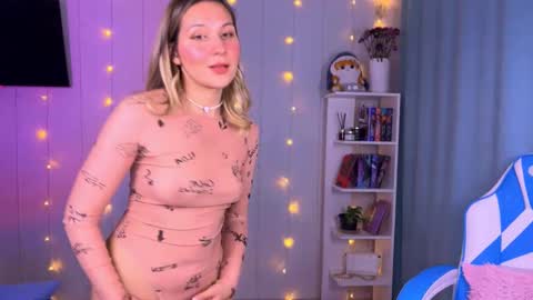 Snapshot of mercedes_robins chatting on 11, 9, 2025 Molly online show from 11, 9, 2025