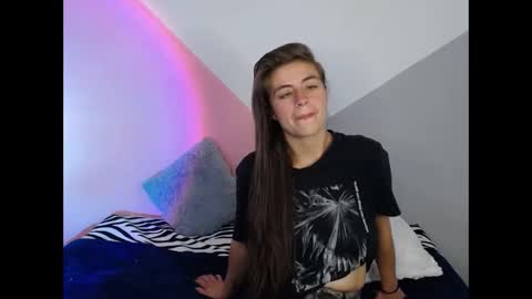 Snapshot of merily_duff chatting on 26, 11, 2025 MERILY online show from 26, 11, 2025