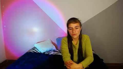 Snapshot of merily_duff chatting on 16, 12, 2025 MERILY online show from 16, 12, 2025