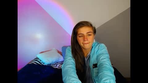 Snapshot of merily_duff chatting on 18, 12, 2025 MERILY online show from 18, 12, 2025