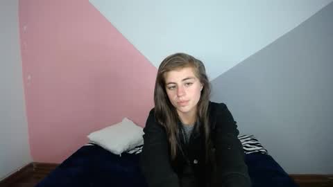 Snapshot of merily_duff chatting on 19, 12, 2025 MERILY online show from 19, 12, 2025