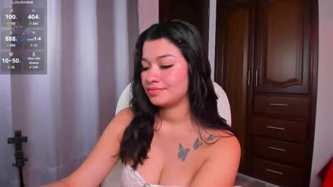 Snapshot of merlia_model chatting on 27, 5, 2026 instagram fernandatoloza01 online show from 27, 5, 2026