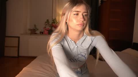 Snapshot of mermaids_ chatting on 11, 4, 2026 Lara OFFLINE online show from 11, 4, 2026