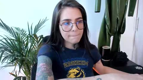 Snapshot of meurief chatting on 4, 10, 2025 Meurif online show from 4, 10, 2025