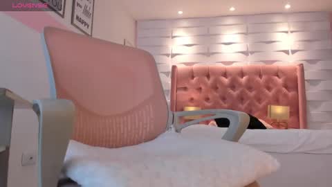 Snapshot of mhellissaw chatting on 15, 12, 2024 melissa online show from 15, 12, 2024