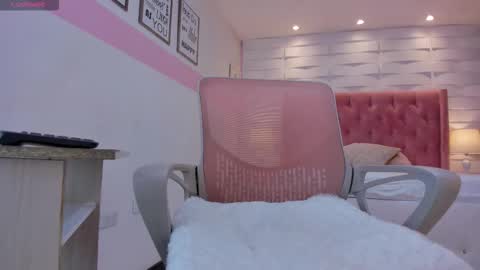 Snapshot of mhellissaw chatting on 24, 10, 2025 melissa online show from 24, 10, 2025