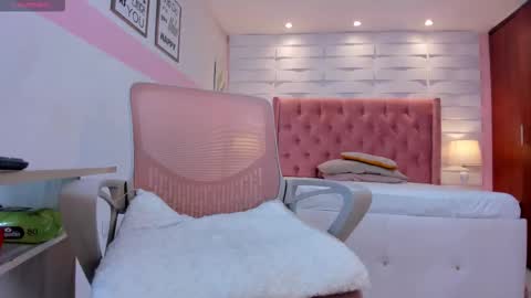 Snapshot of mhellissaw chatting on 2, 11, 2025 melissa online show from 2, 11, 2025