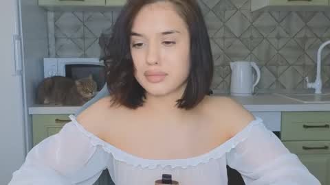 Snapshot of mia___lunaa chatting on 4, 3, 2025 Mia online show from 4, 3, 2025