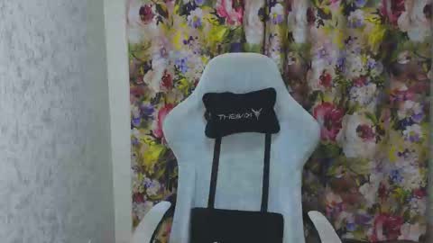 Snapshot of mia___lunaa chatting on 28, 11, 2025 Mia online show from 28, 11, 2025