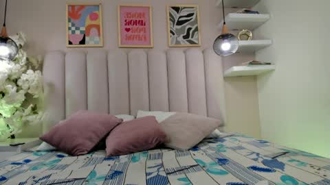 mia__bailey_ online show from 2, 4, 2026