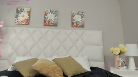 mia__bailey_ online show from 15, 4, 2026