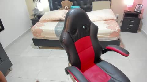 Mia  online show from 10, 2, 2026