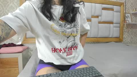 Snapshot of mia__megan chatting on 7, 12, 2024 mia__megan online show from 7, 12, 2024