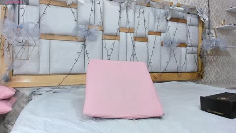 Snapshot of mia__megan chatting on 21, 12, 2024 mia__megan online show from 21, 12, 2024