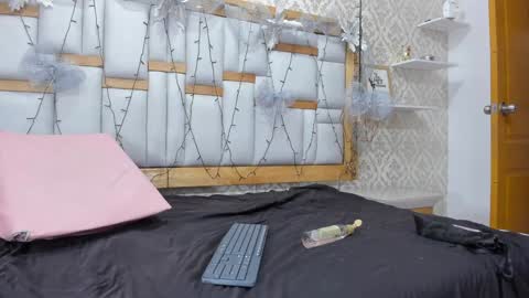 Snapshot of mia__megan chatting on 4, 1, 2025 mia__megan online show from 4, 1, 2025