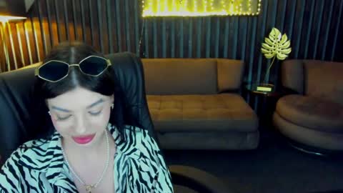 Snapshot of mia__mia_18 chatting on 19, 5, 2026 Alina online show from 19, 5, 2026